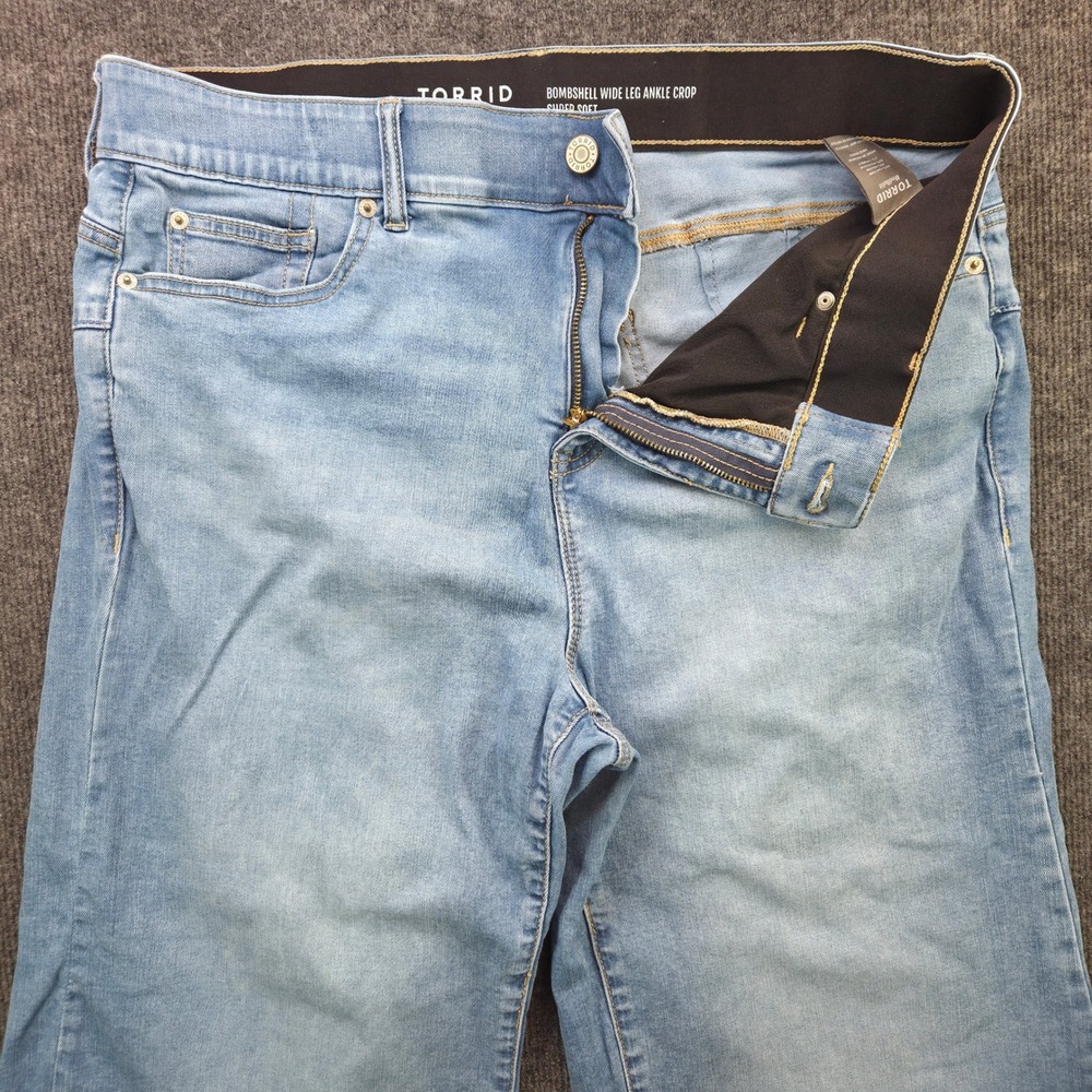 Torrid Bombshell Wide Leg Ankle Crop Jeans Women 16 Light Wash Soft Stretch